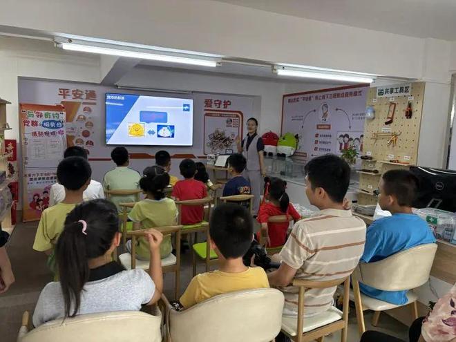温度：党建引领下的老旧社区“暖心方程式”pg试玩【蓬友·邻好】“一顿热饭”的民生(图2)