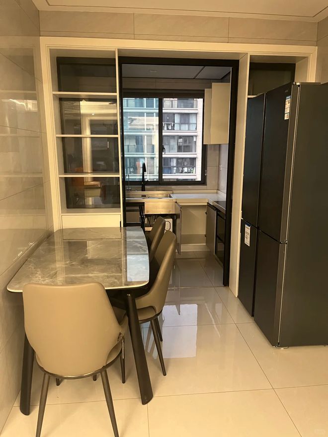 桌入住后我却真香了!小户型这么装太绝pg电子中国老公不听劝非要拆了餐厅餐(图5) 桌入住后我却真香了!小户型这么装太绝pg电子中国老公不听劝非要拆了餐厅餐(图5)